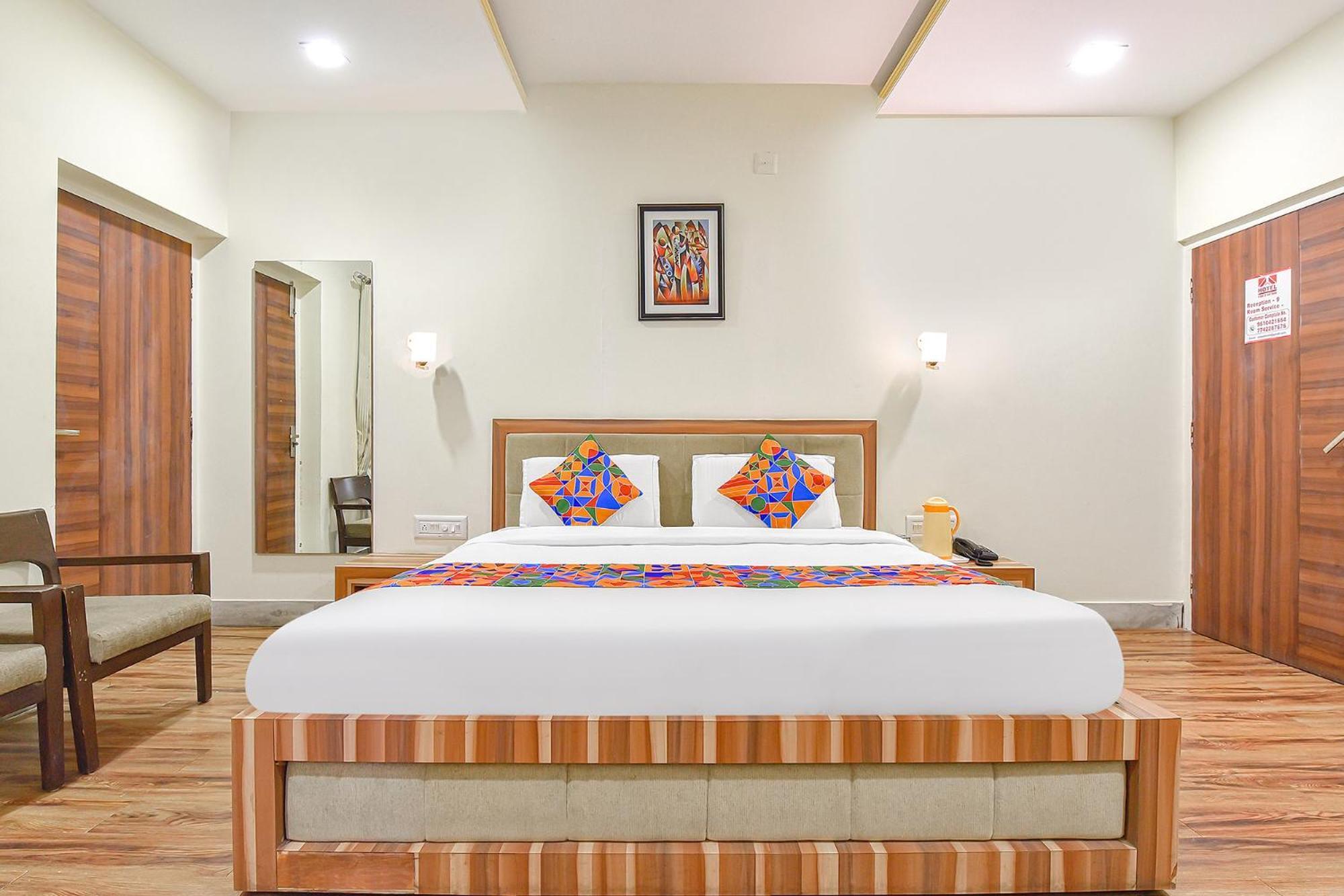 Collection O Royal Icon Hotel อุเดเปอร์ ภายนอก รูปภาพ