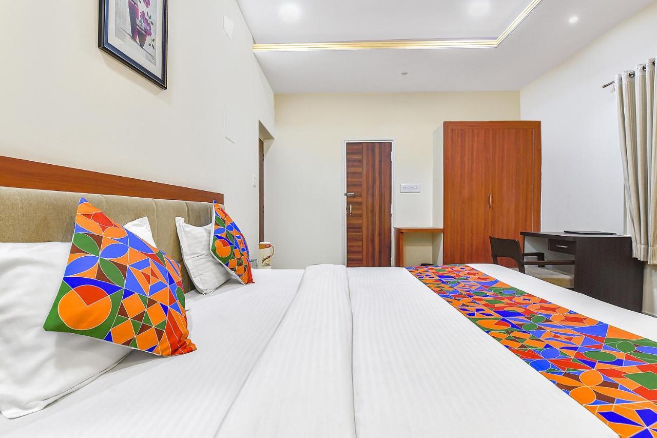 Collection O Royal Icon Hotel อุเดเปอร์ ภายนอก รูปภาพ