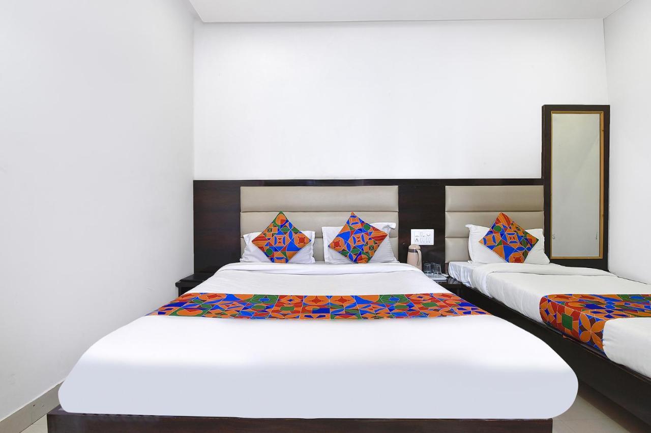 Collection O Royal Icon Hotel อุเดเปอร์ ภายนอก รูปภาพ