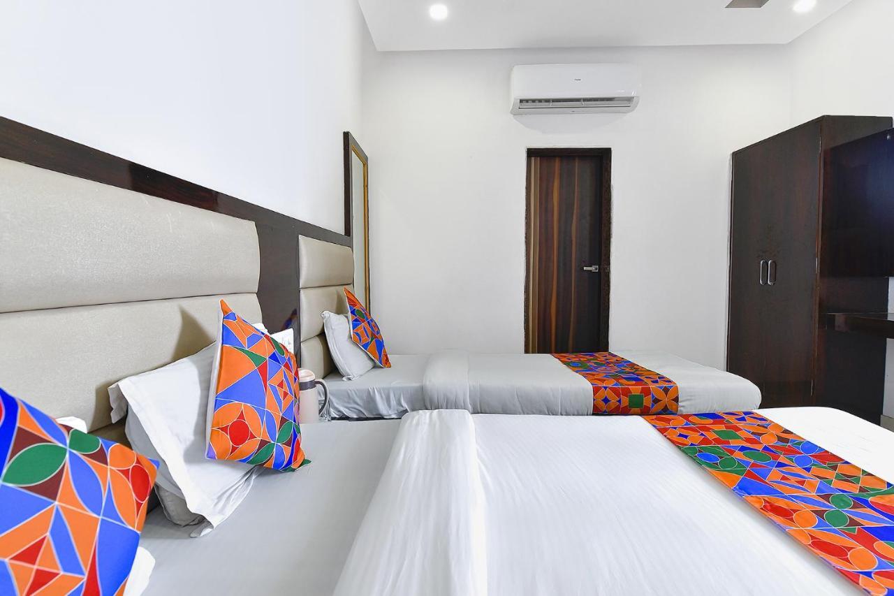 Collection O Royal Icon Hotel อุเดเปอร์ ภายนอก รูปภาพ
