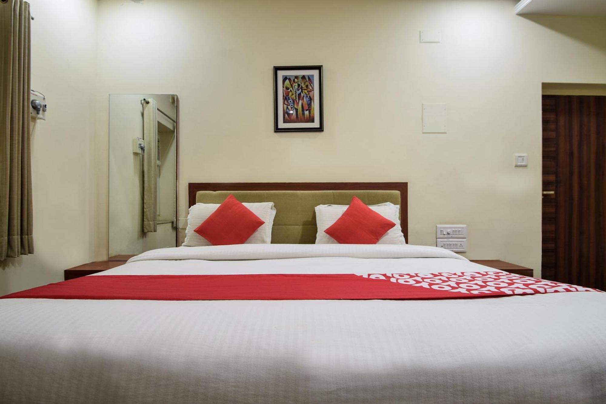 Collection O Royal Icon Hotel อุเดเปอร์ ภายนอก รูปภาพ