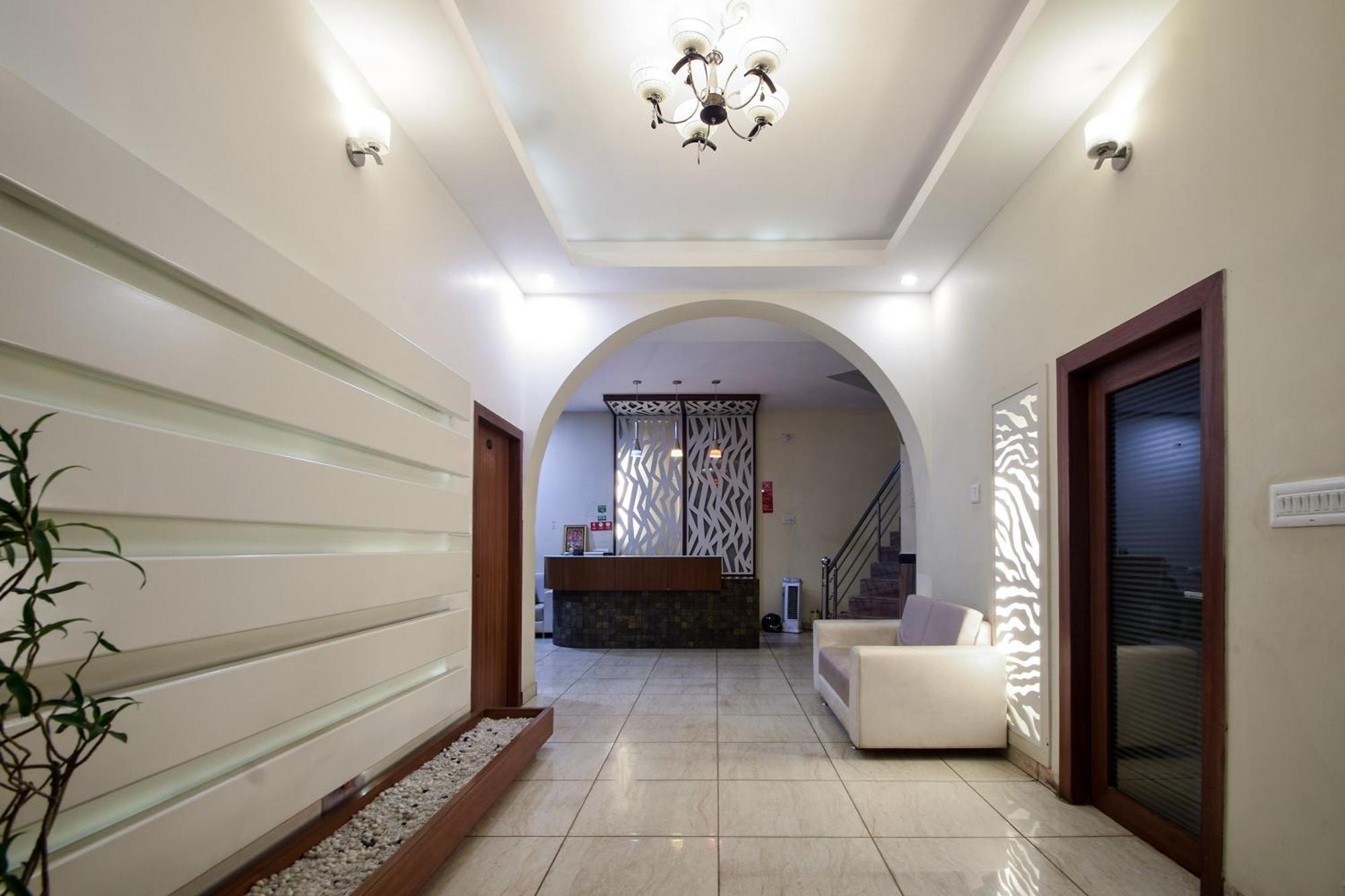 Collection O Royal Icon Hotel อุเดเปอร์ ภายนอก รูปภาพ