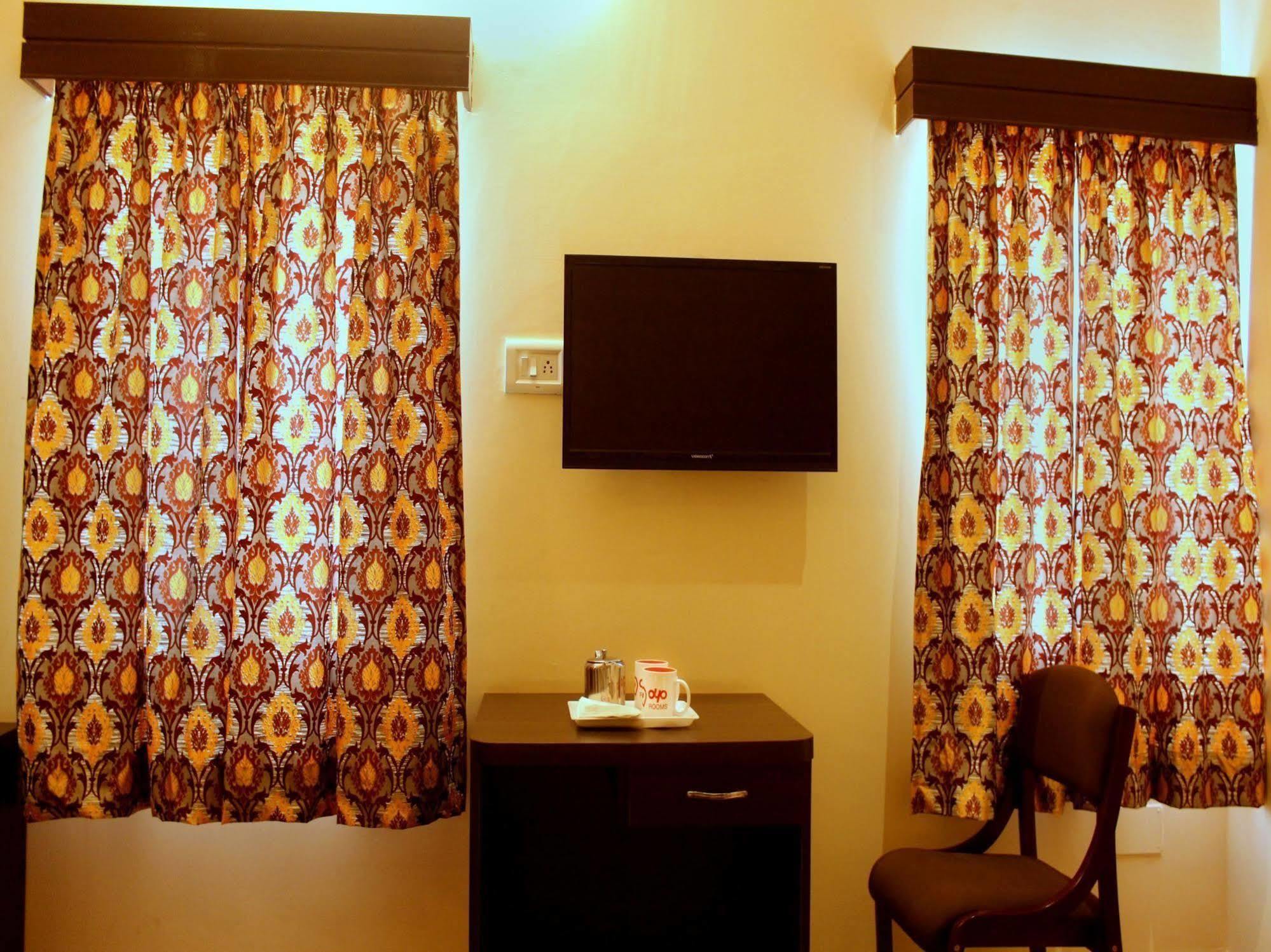 Collection O Royal Icon Hotel อุเดเปอร์ ภายนอก รูปภาพ